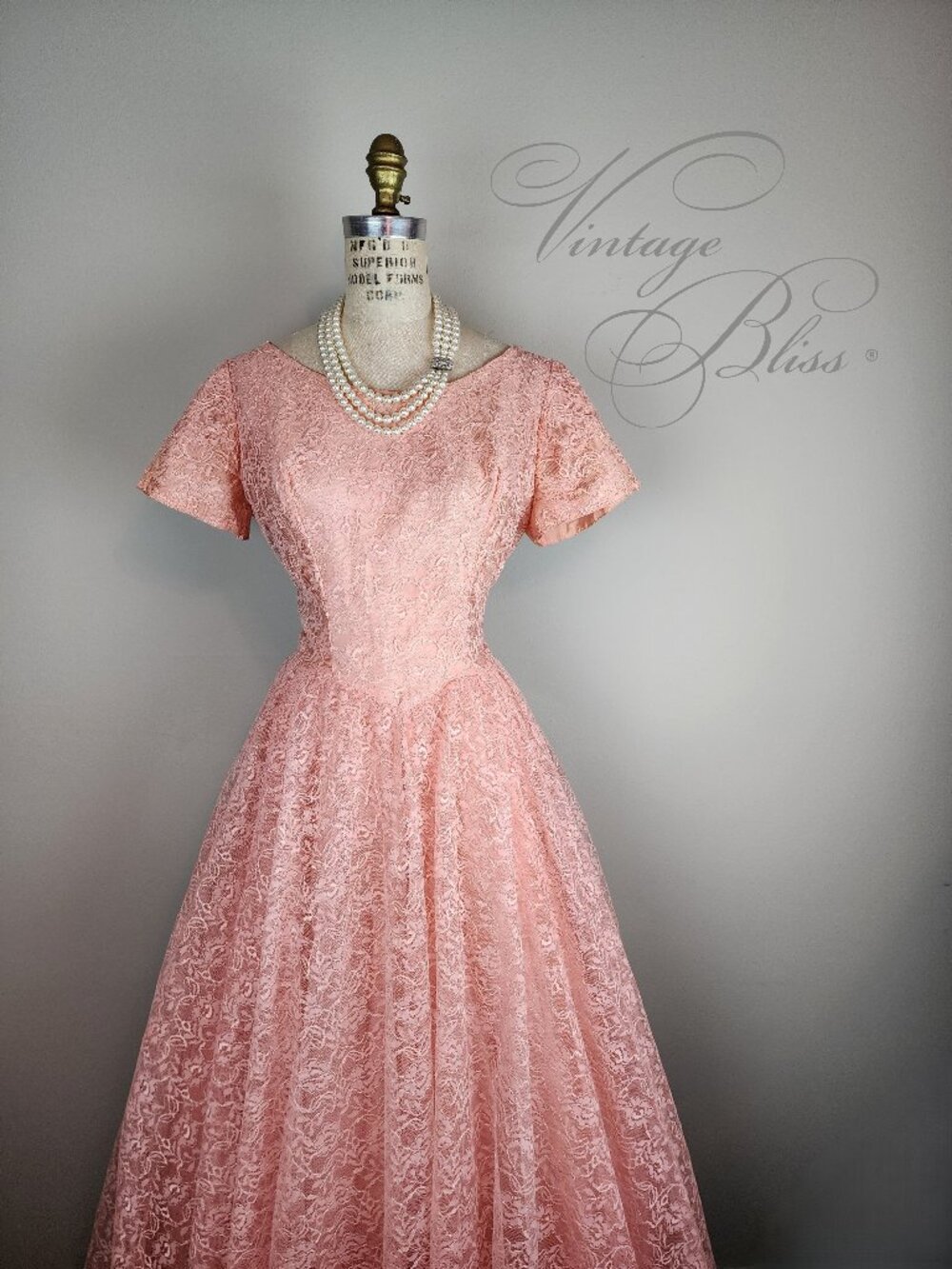 Beautiful Vintage 1950's Peach Lace Short Sleeve Party Dress